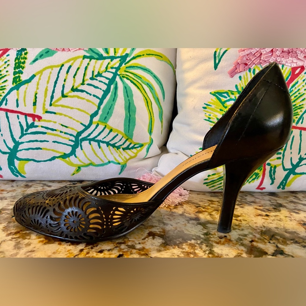 Naturalizer Black Genuine Lazer Cut Buttery Leather Heels Woman’s Sz 9M - Picture 3 of 11